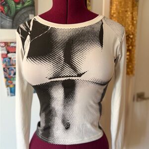 Stylish Black and White Graphic Women's Top